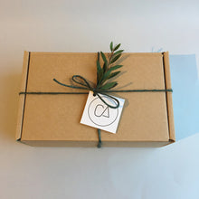 Load image into Gallery viewer, Stem Block - medium with dried flowers
